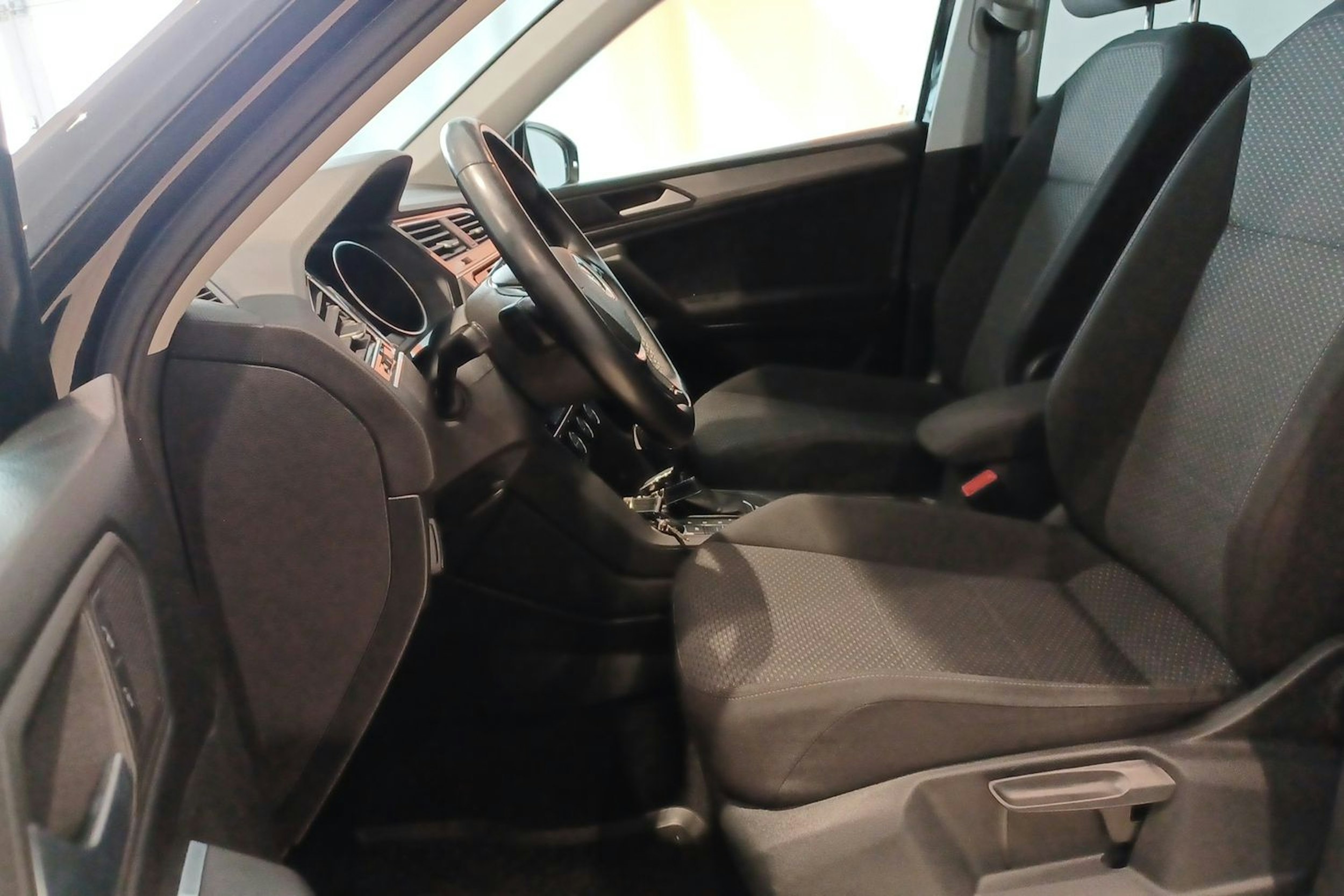 musta Volkswagen Tiguan Allspace 2021 kuva 27.