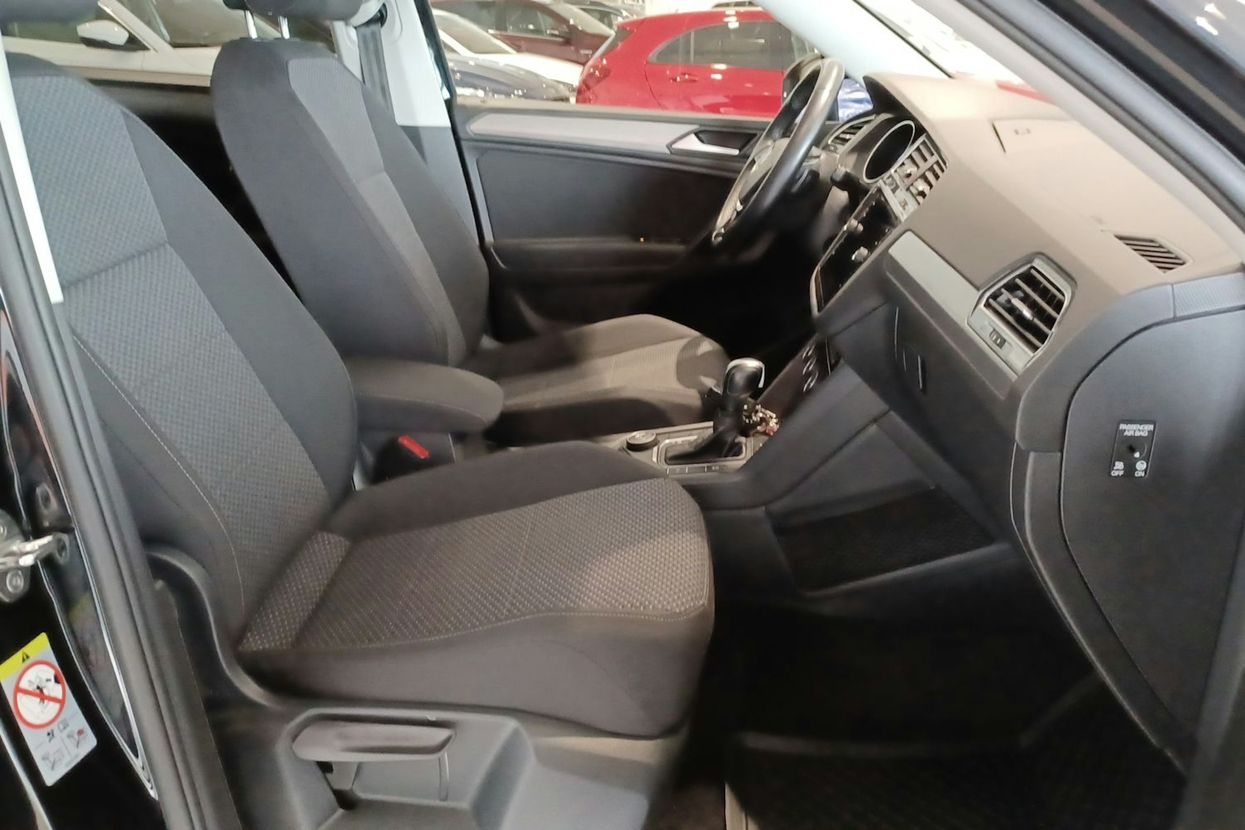musta Volkswagen Tiguan Allspace 2021 kuva 28.
