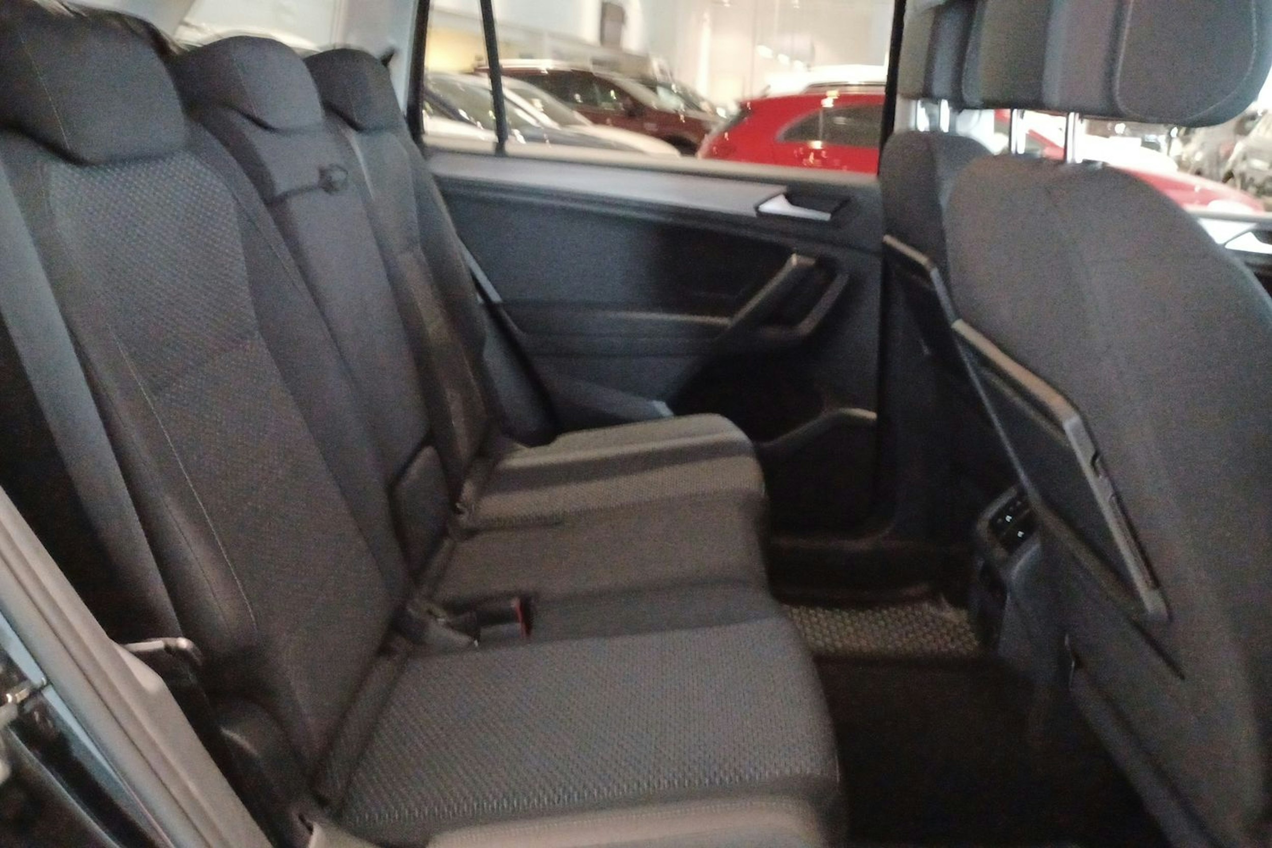 musta Volkswagen Tiguan Allspace 2021 kuva 29.