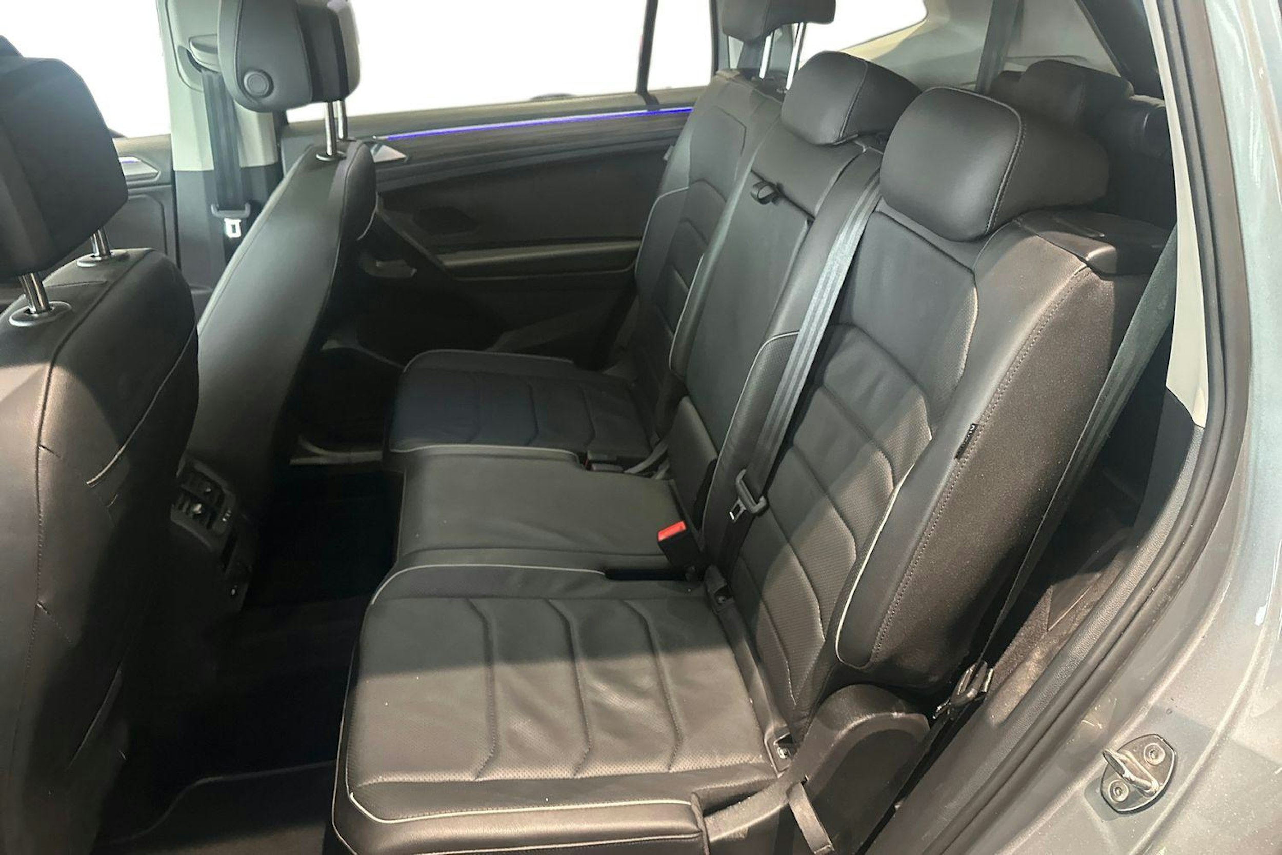 harmaa Volkswagen Tiguan Allspace 2023 kuva 10.