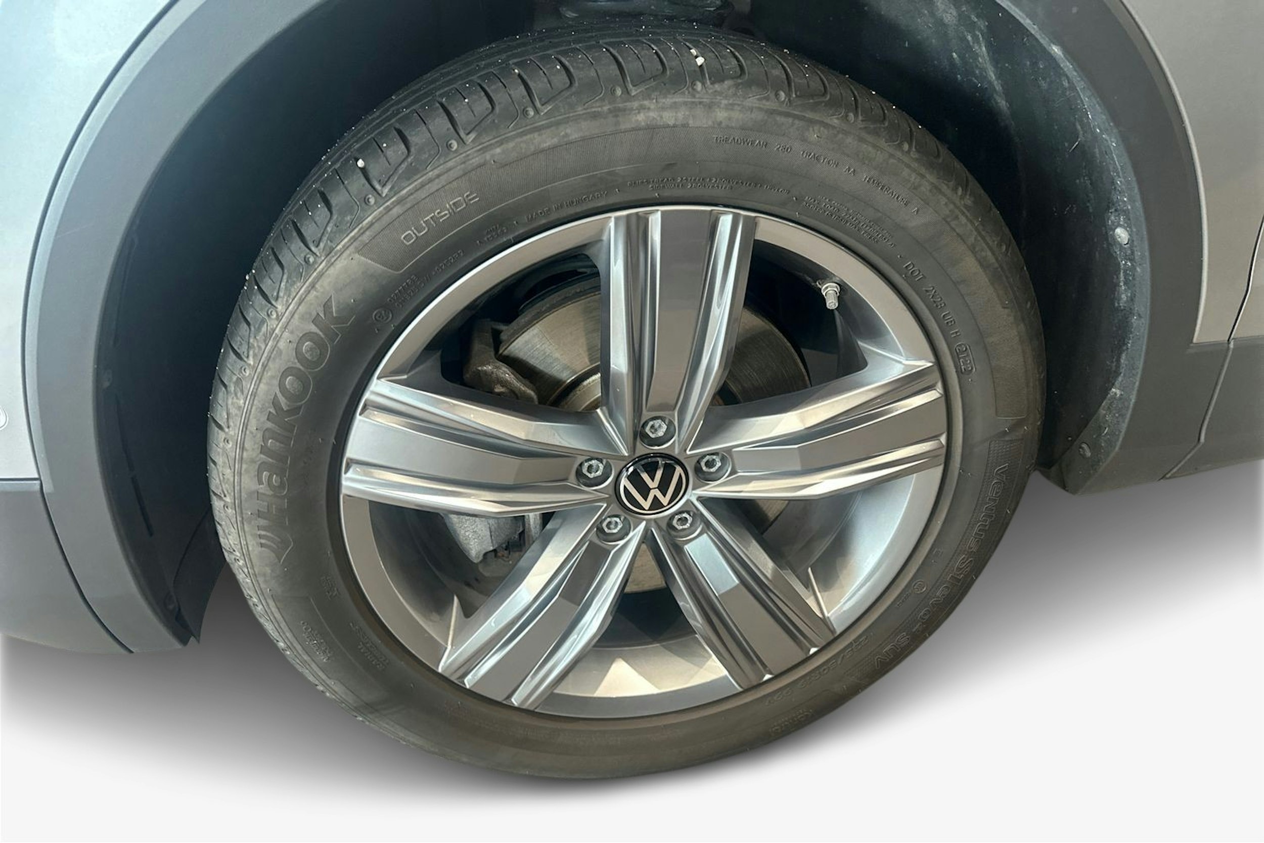 harmaa Volkswagen Tiguan Allspace 2023 kuva 11.