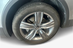 harmaa Volkswagen Tiguan Allspace 2023 kuva 11.