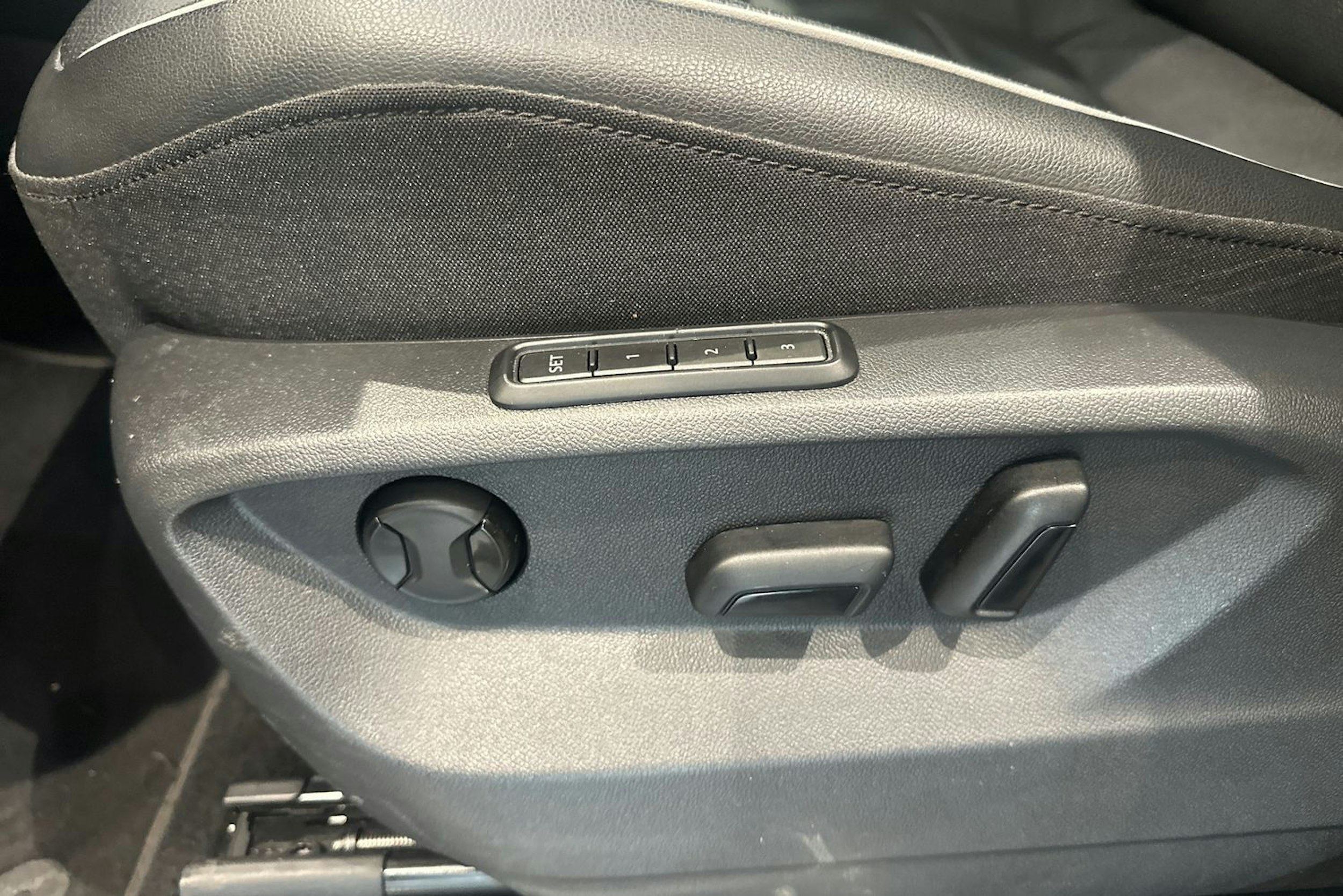 harmaa Volkswagen Tiguan Allspace 2023 kuva 20.