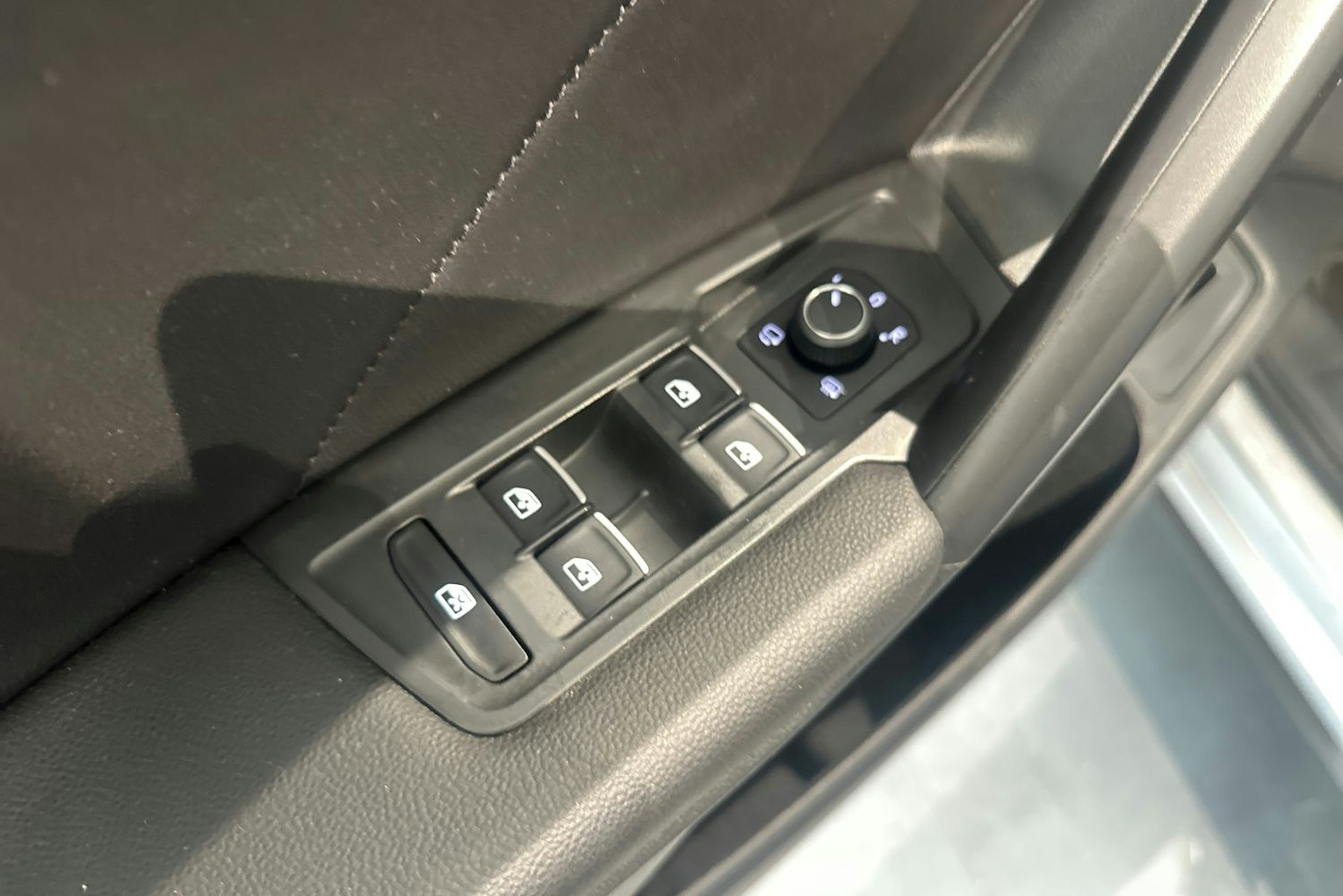 harmaa Volkswagen Tiguan Allspace 2023 kuva 21.