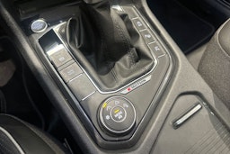 harmaa Volkswagen Tiguan Allspace 2023 kuva 25.