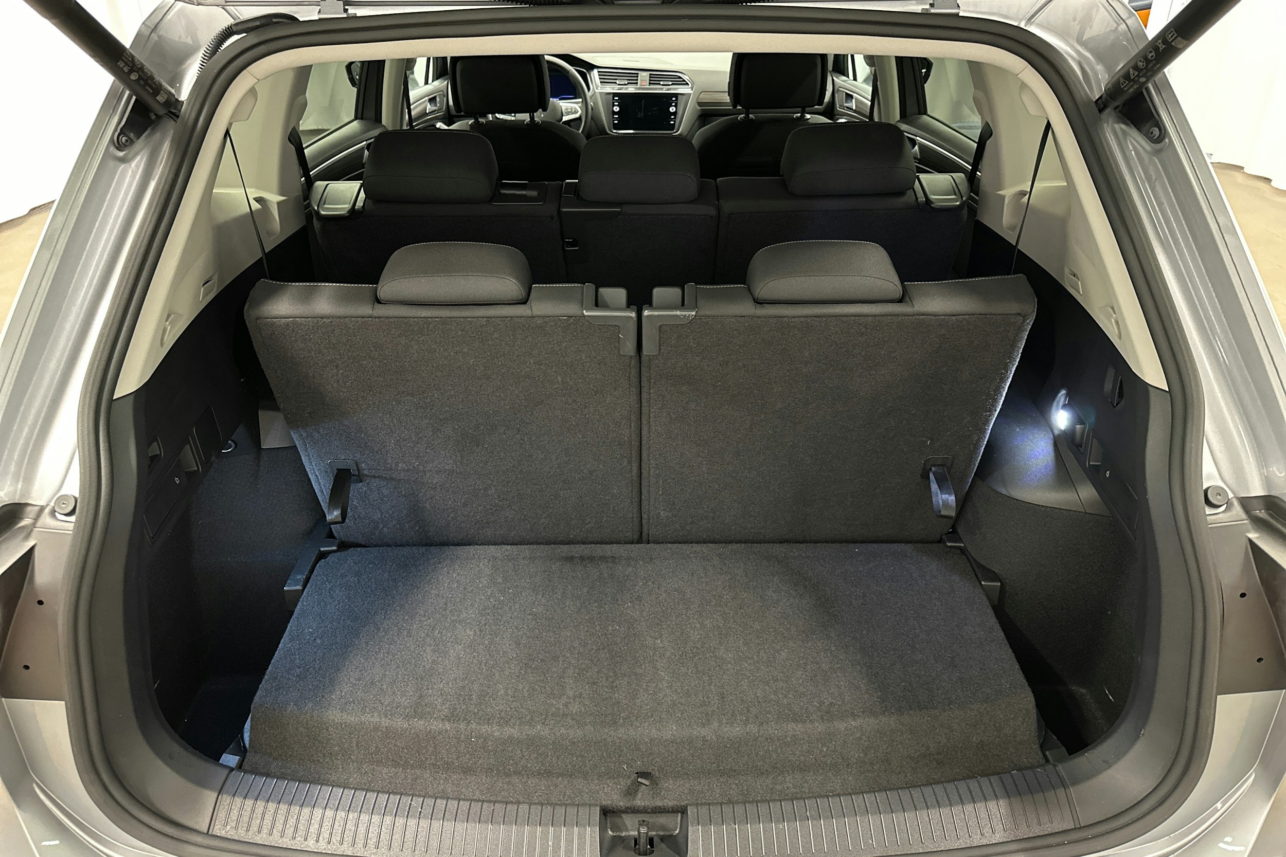 met. hopea Volkswagen Tiguan Allspace 2024 kuva 14.