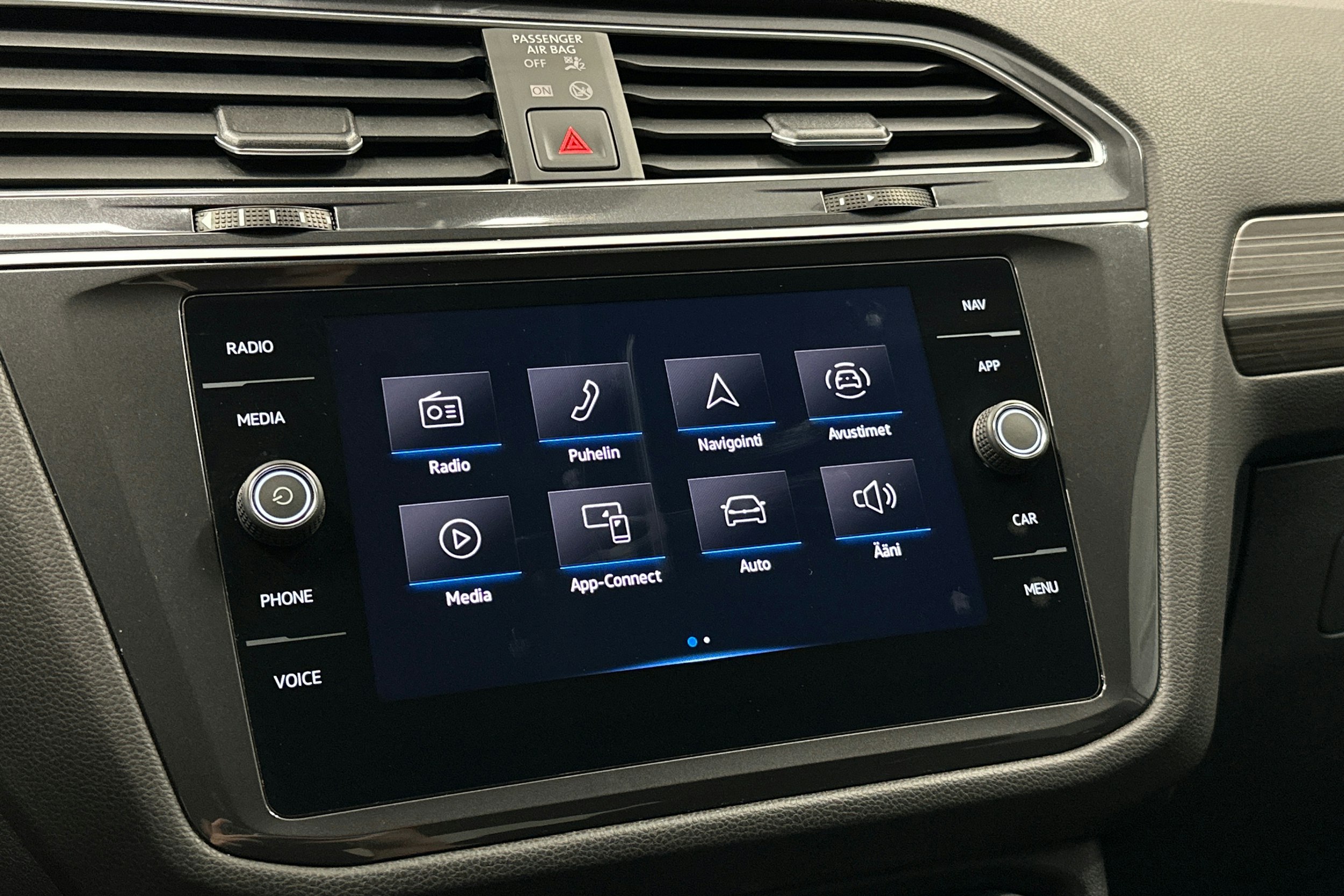 met. hopea Volkswagen Tiguan Allspace 2024 kuva 24.