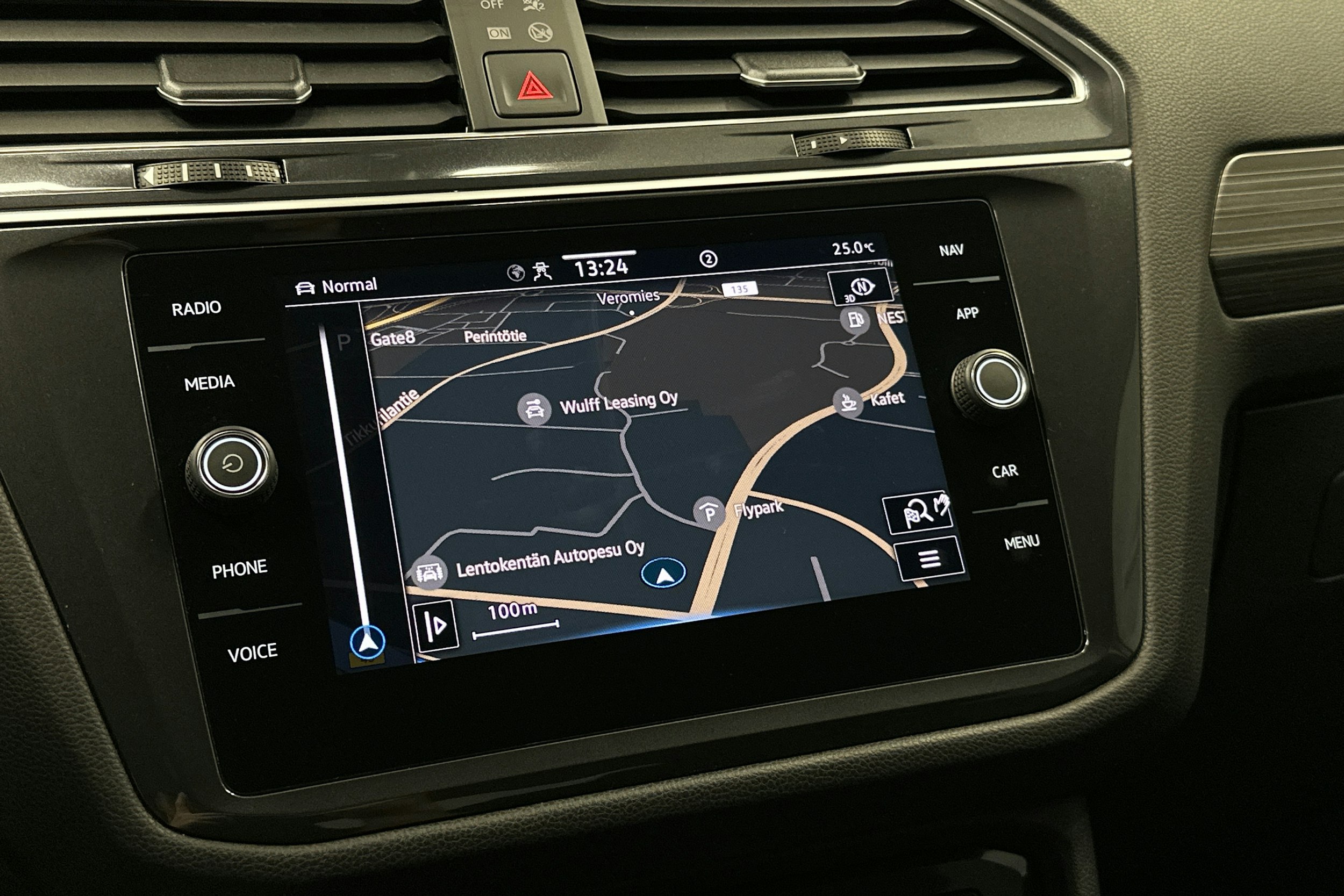 met. hopea Volkswagen Tiguan Allspace 2024 kuva 25.