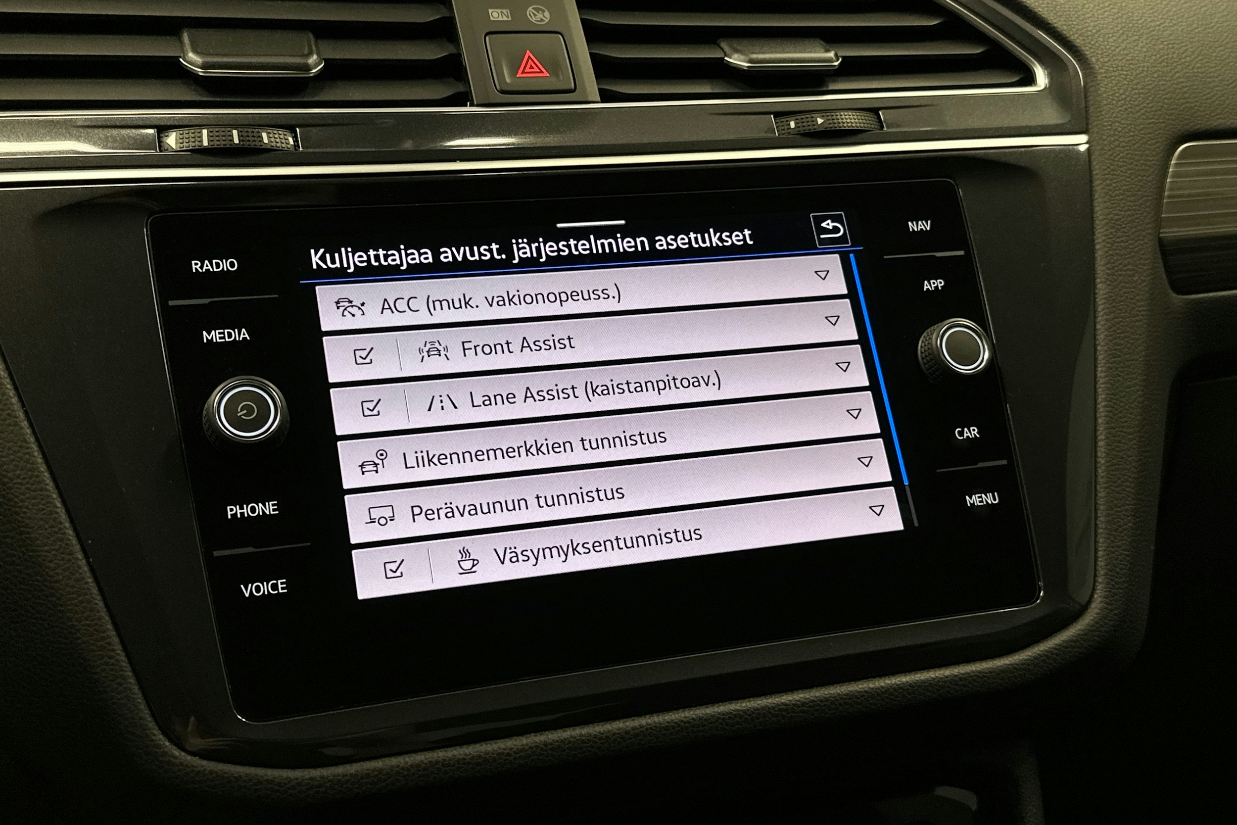 met. hopea Volkswagen Tiguan Allspace 2024 kuva 26.