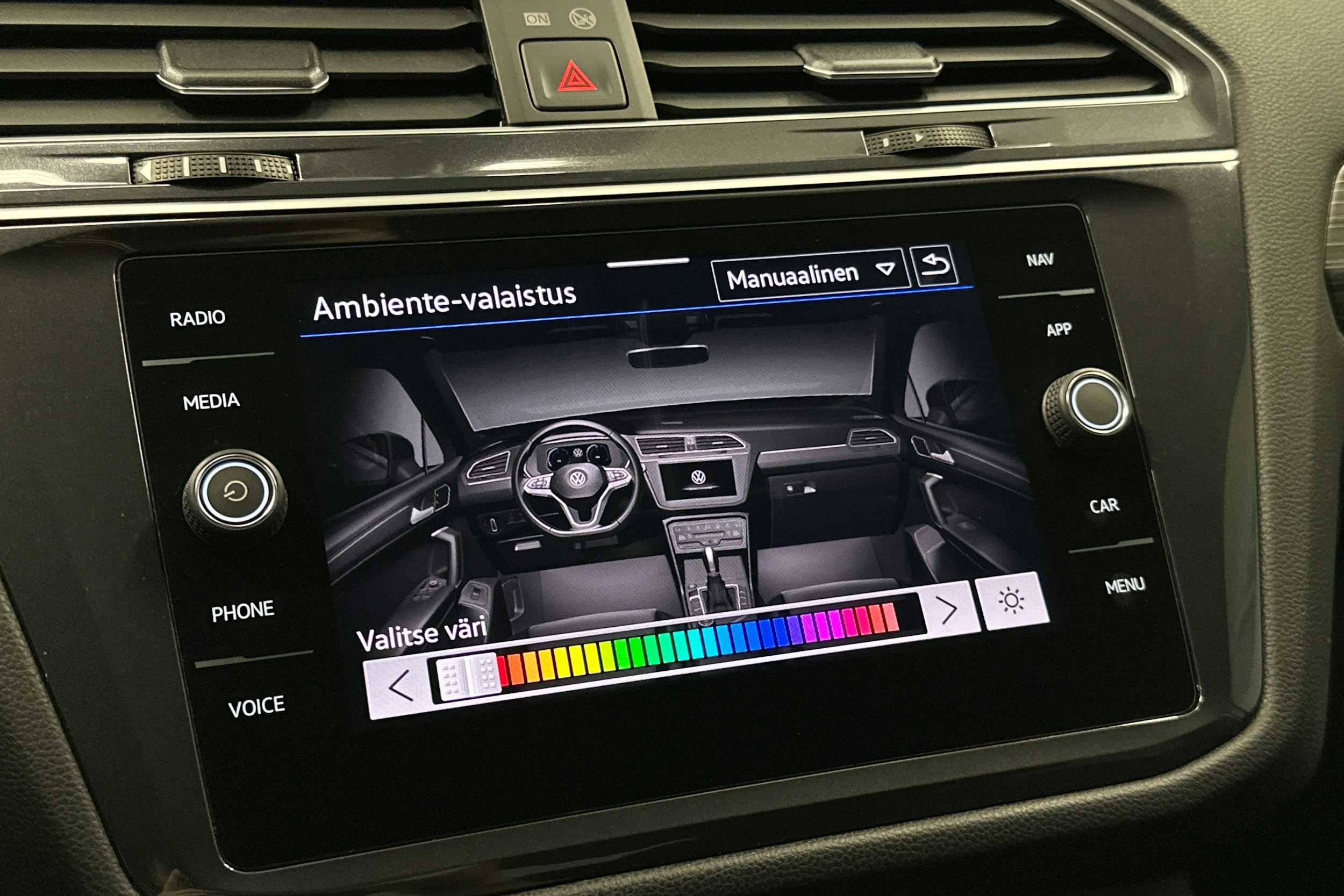 met. hopea Volkswagen Tiguan Allspace 2024 kuva 28.