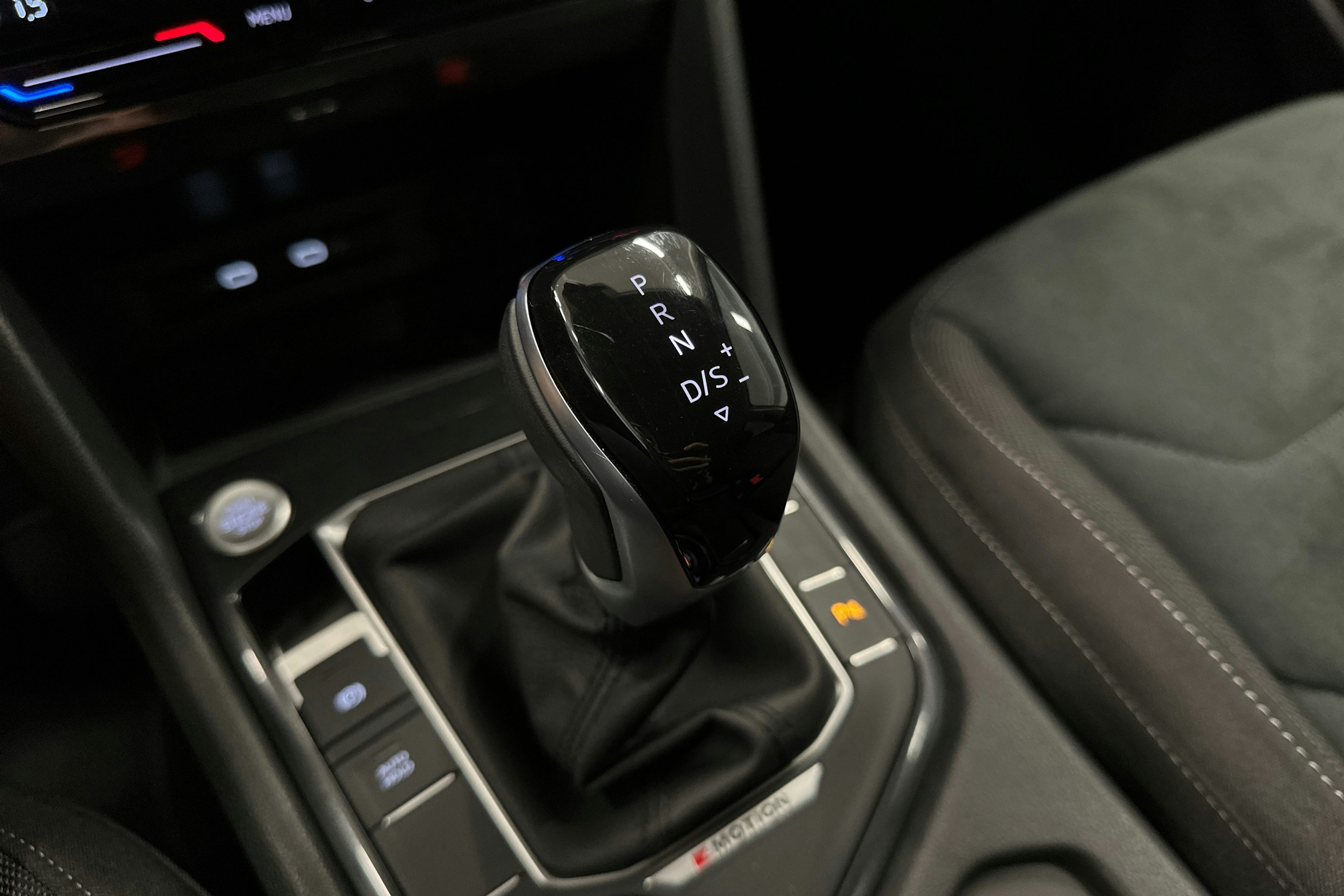 met. hopea Volkswagen Tiguan Allspace 2024 kuva 30.