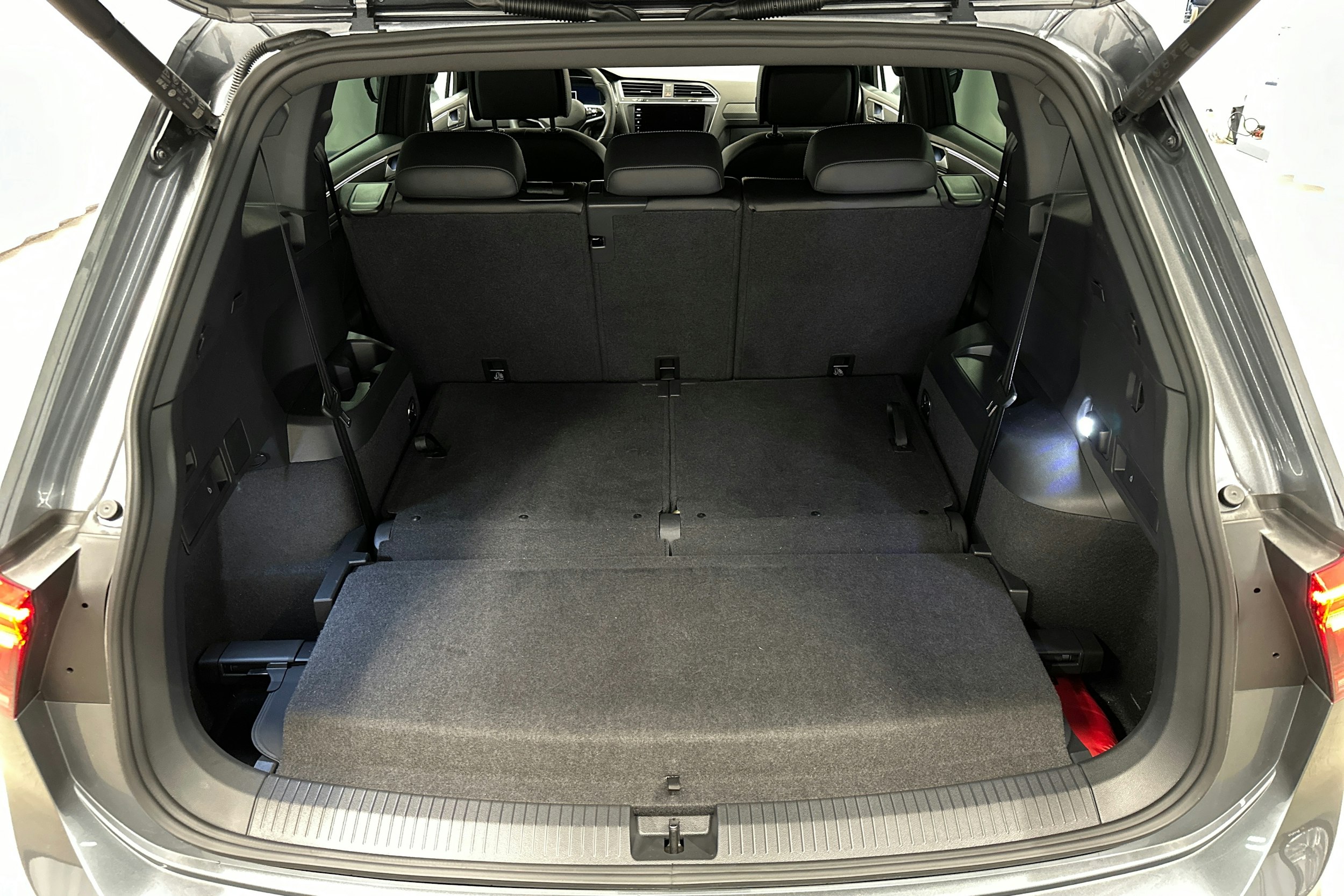 met. harmaa Volkswagen Tiguan Allspace 2024 kuva 12.