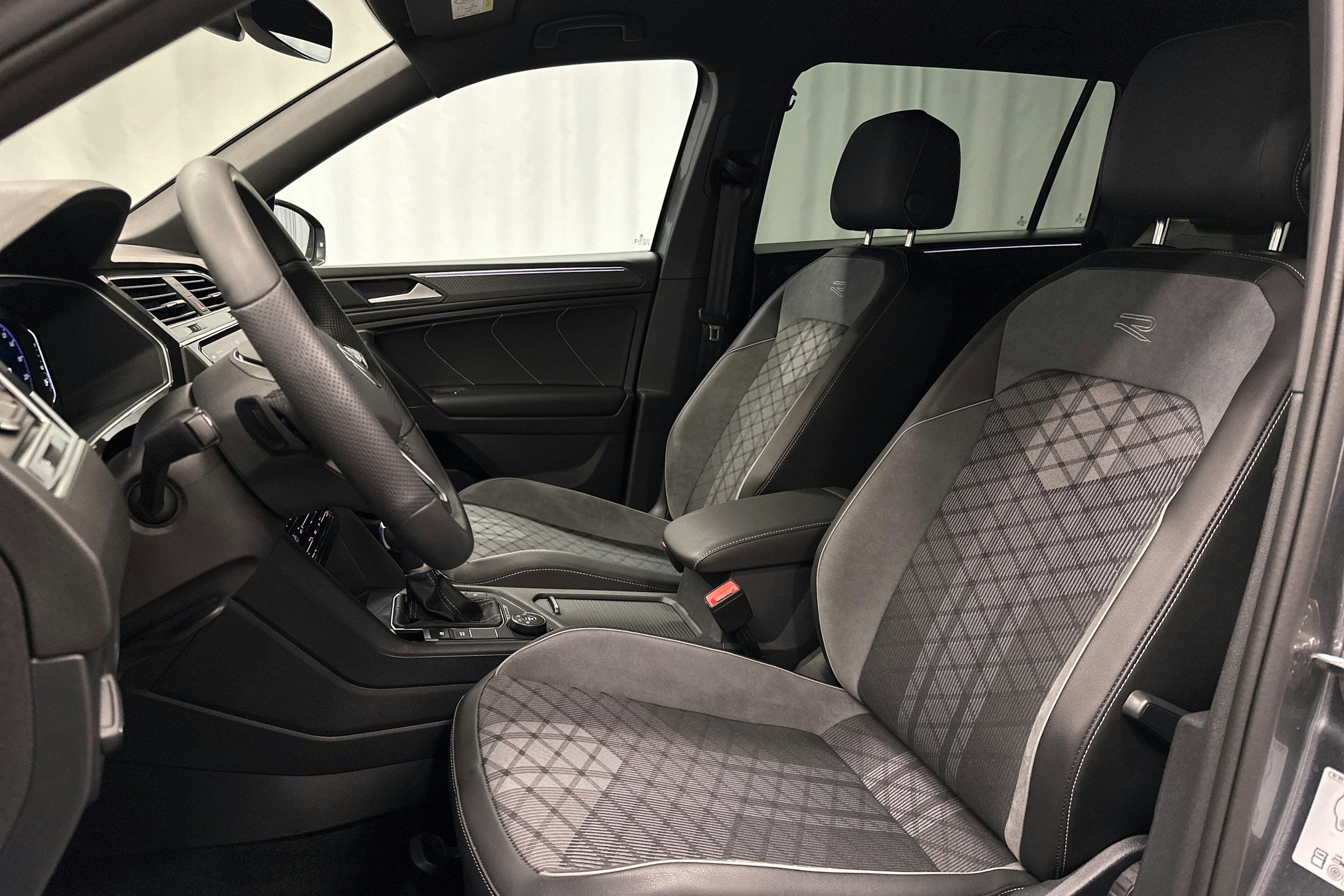 met. harmaa Volkswagen Tiguan Allspace 2024 kuva 15.