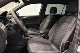 met. harmaa Volkswagen Tiguan Allspace 2024 kuva 15.