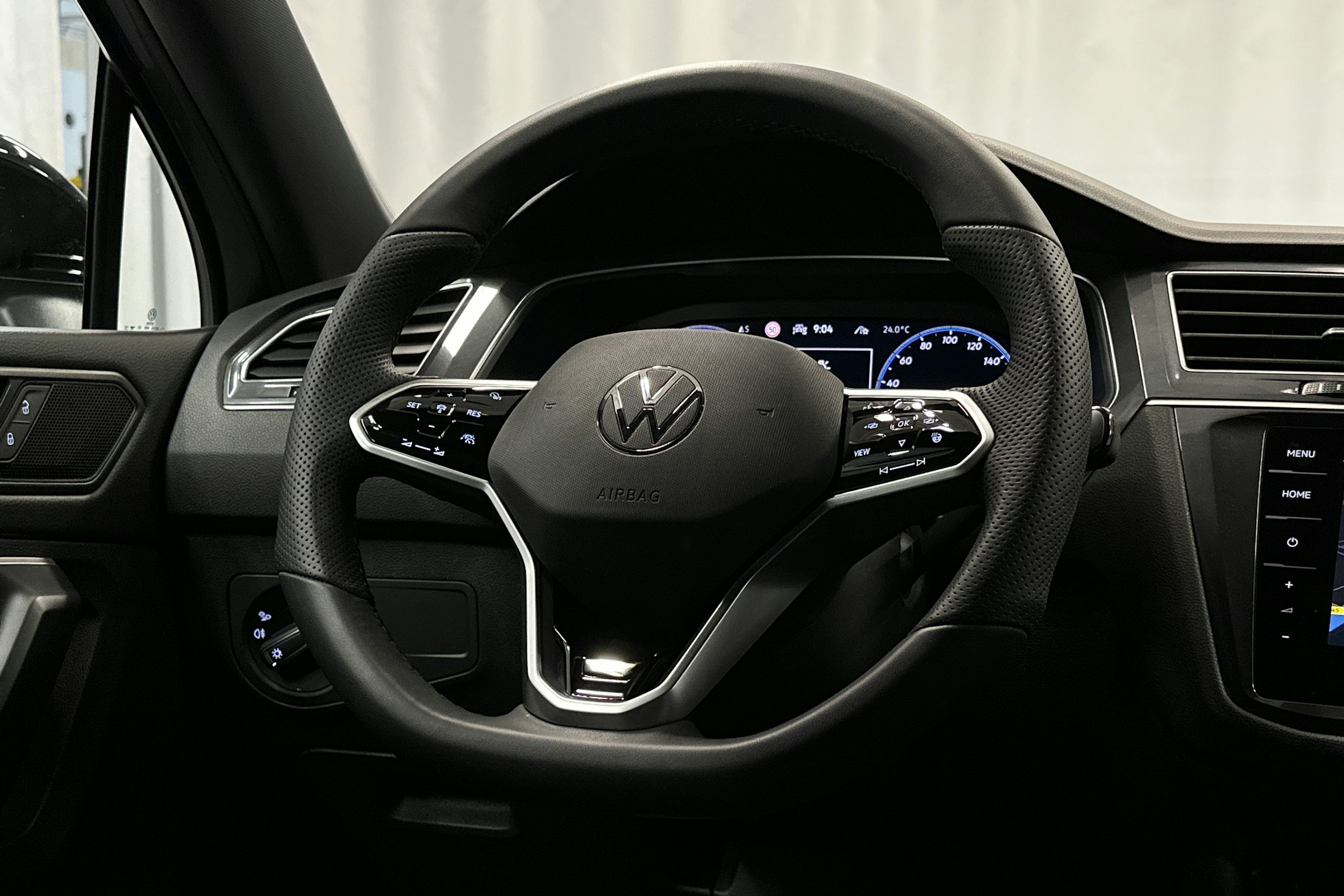 met. harmaa Volkswagen Tiguan Allspace 2024 kuva 16.