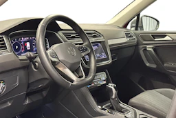 punainen Volkswagen Tiguan Allspace 2024 kuva 6.