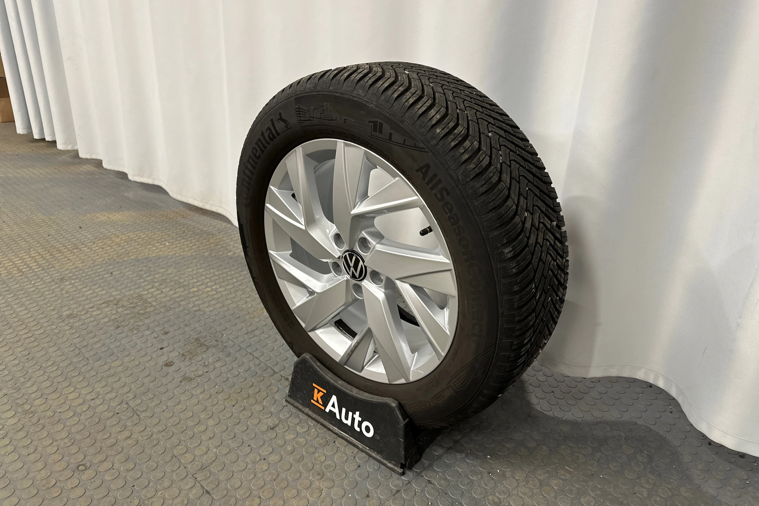 punainen Volkswagen Tiguan Allspace 2024 kuva 10.