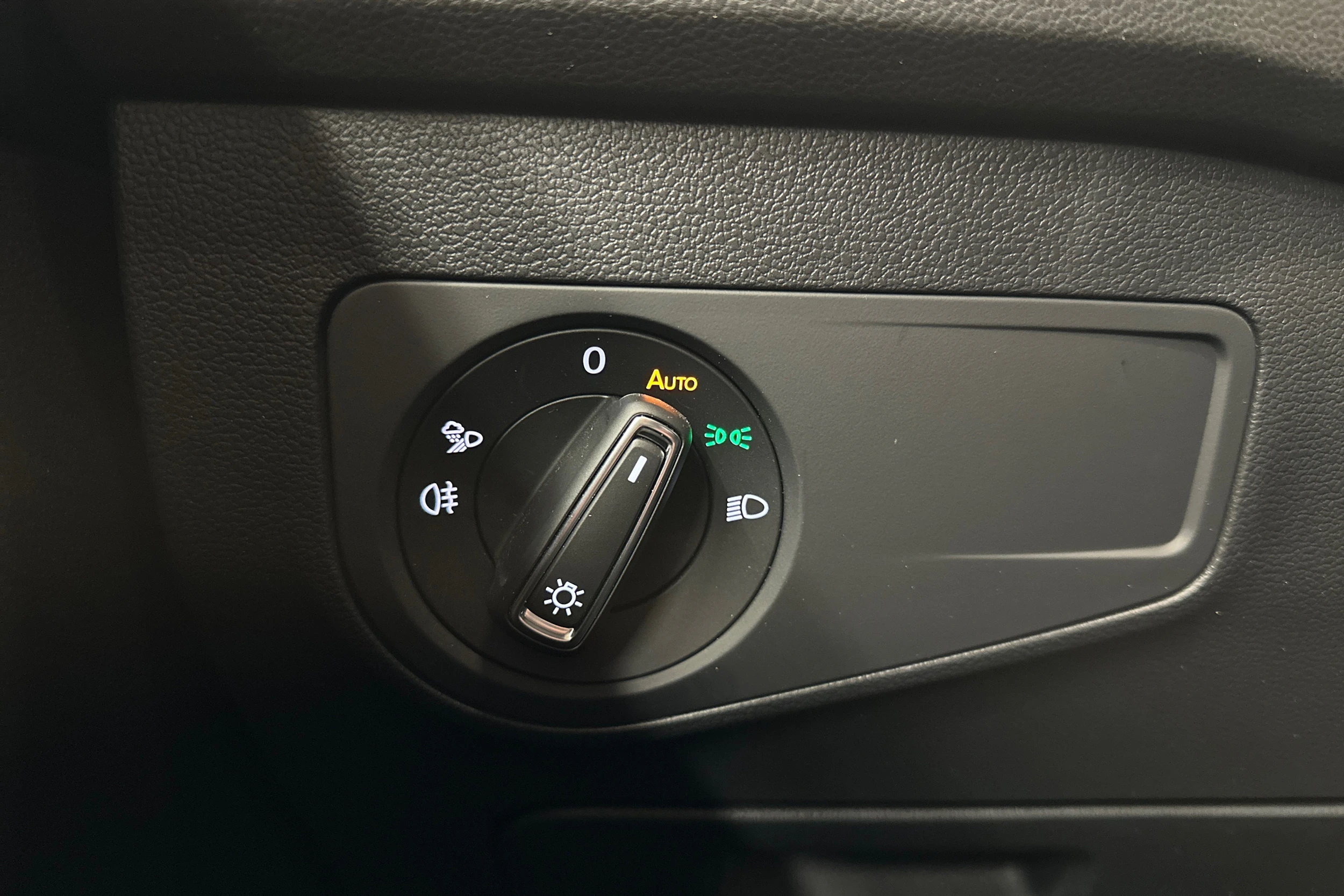 punainen Volkswagen Tiguan Allspace 2024 kuva 12.