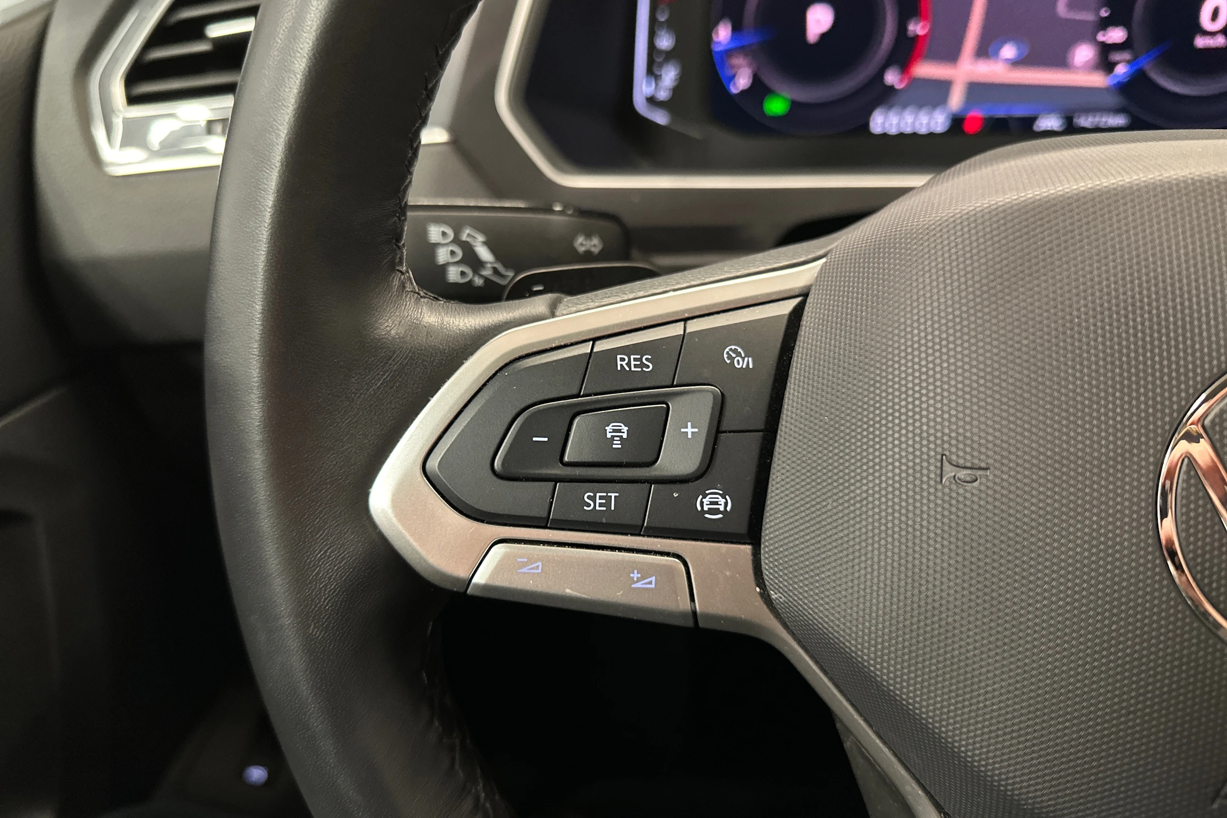 punainen Volkswagen Tiguan Allspace 2024 kuva 13.