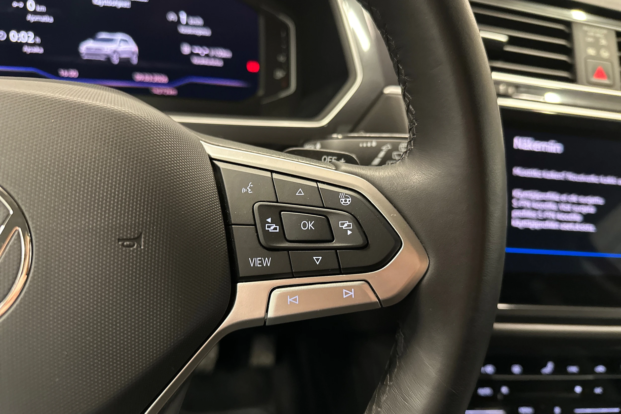 punainen Volkswagen Tiguan Allspace 2024 kuva 14.