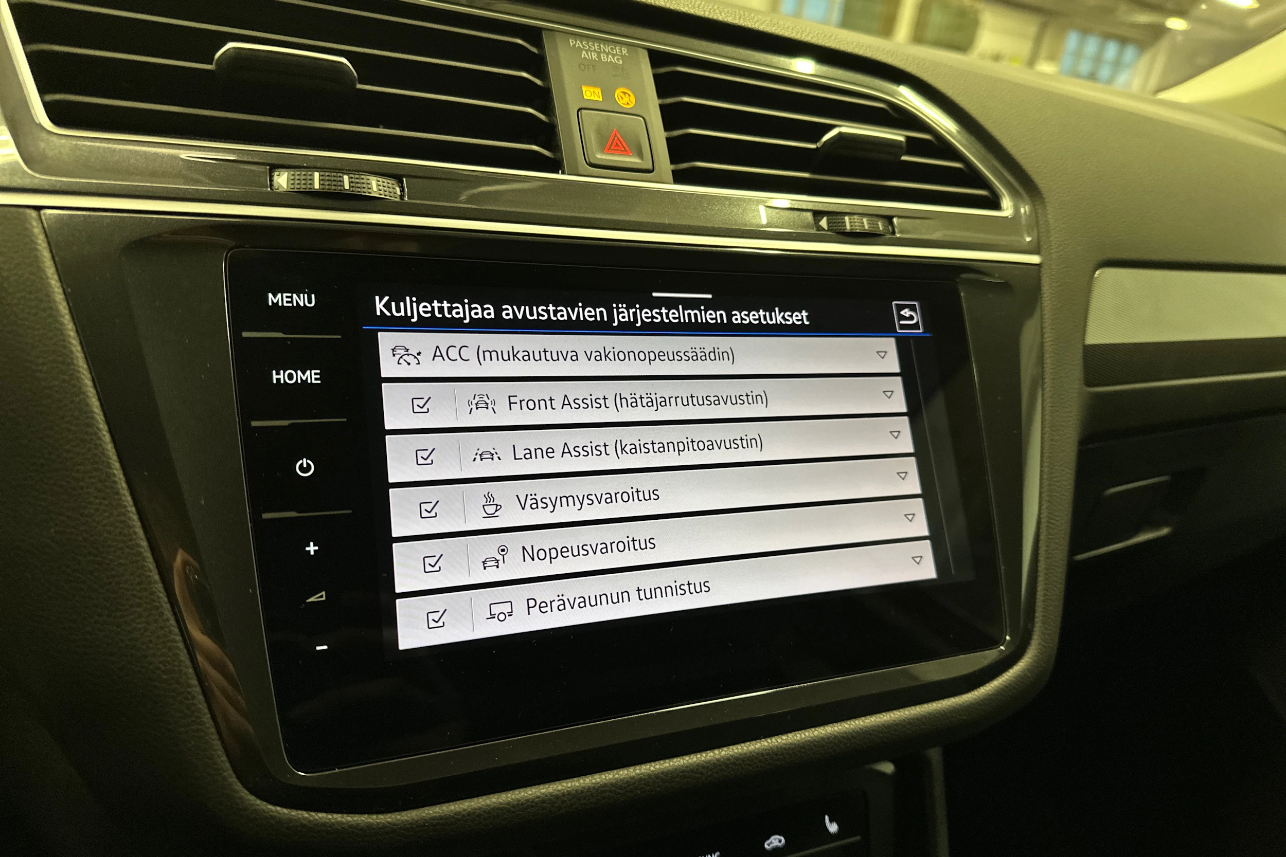punainen Volkswagen Tiguan Allspace 2024 kuva 17.