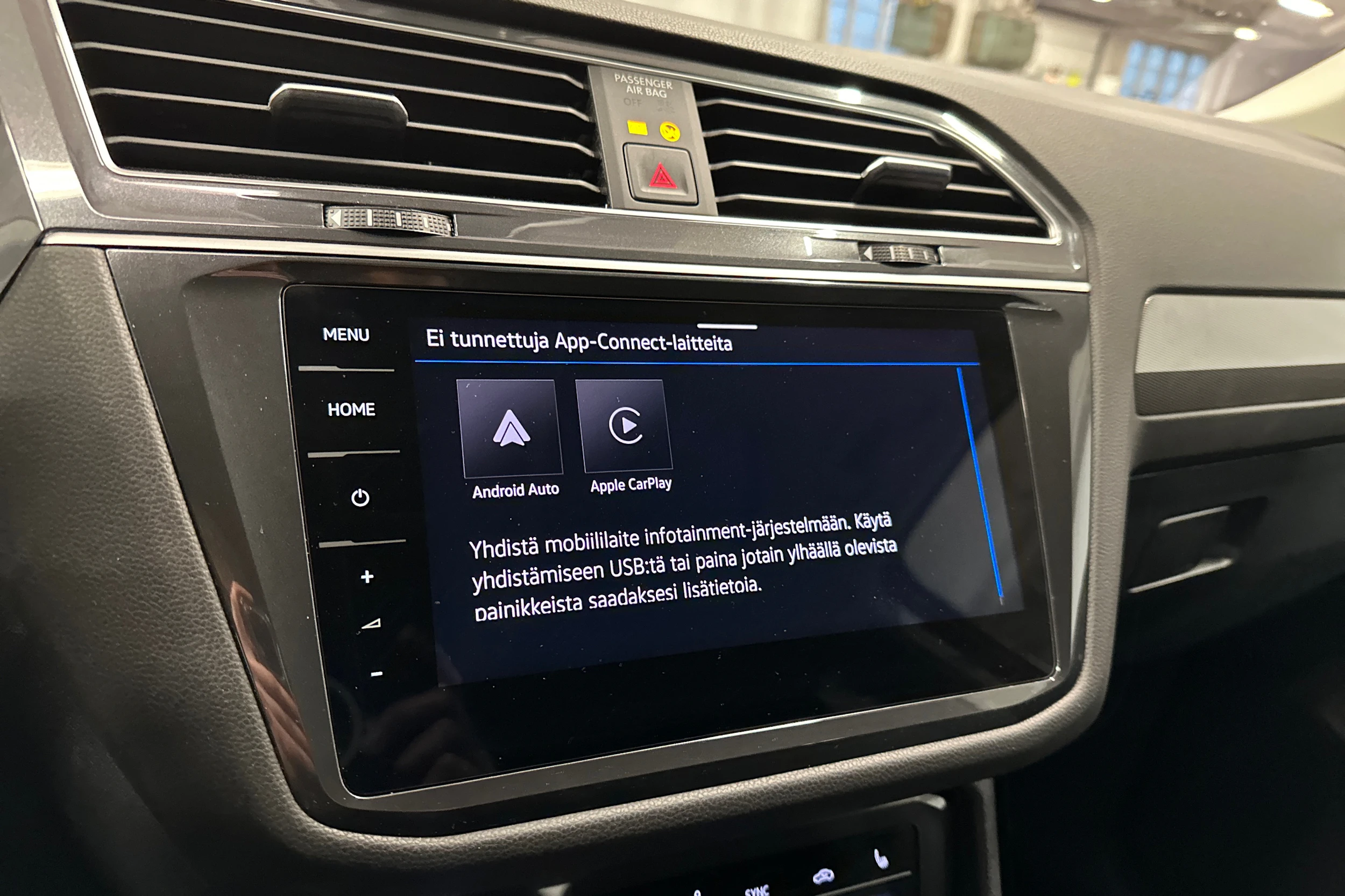 punainen Volkswagen Tiguan Allspace 2024 kuva 18.