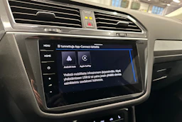 punainen Volkswagen Tiguan Allspace 2024 kuva 18.