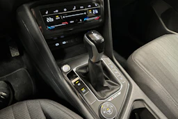 punainen Volkswagen Tiguan Allspace 2024 kuva 20.