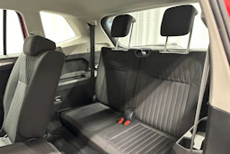 punainen Volkswagen Tiguan Allspace 2024 kuva 22.