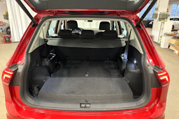punainen Volkswagen Tiguan Allspace 2024 kuva 24.