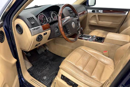 sininen Volkswagen Touareg 2005 kuva 6.