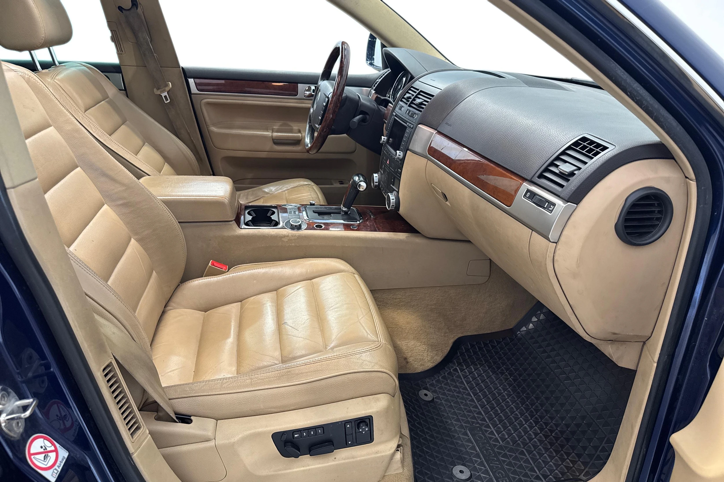 sininen Volkswagen Touareg 2005 kuva 7.