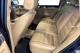 sininen Volkswagen Touareg 2005 kuva 9.