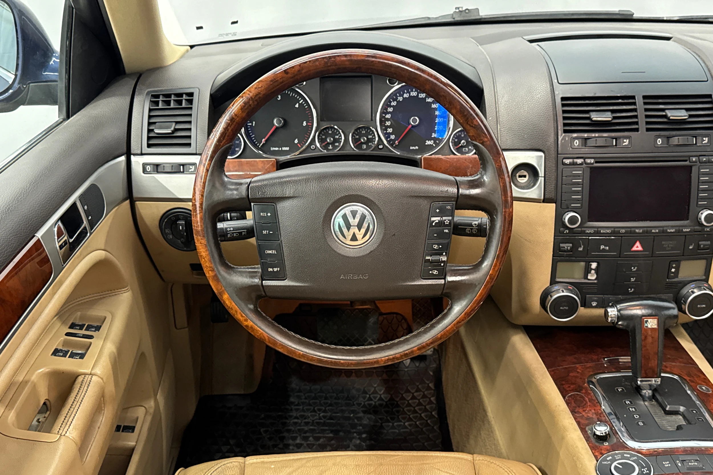 sininen Volkswagen Touareg 2005 kuva 12.