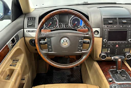 sininen Volkswagen Touareg 2005 kuva 12.