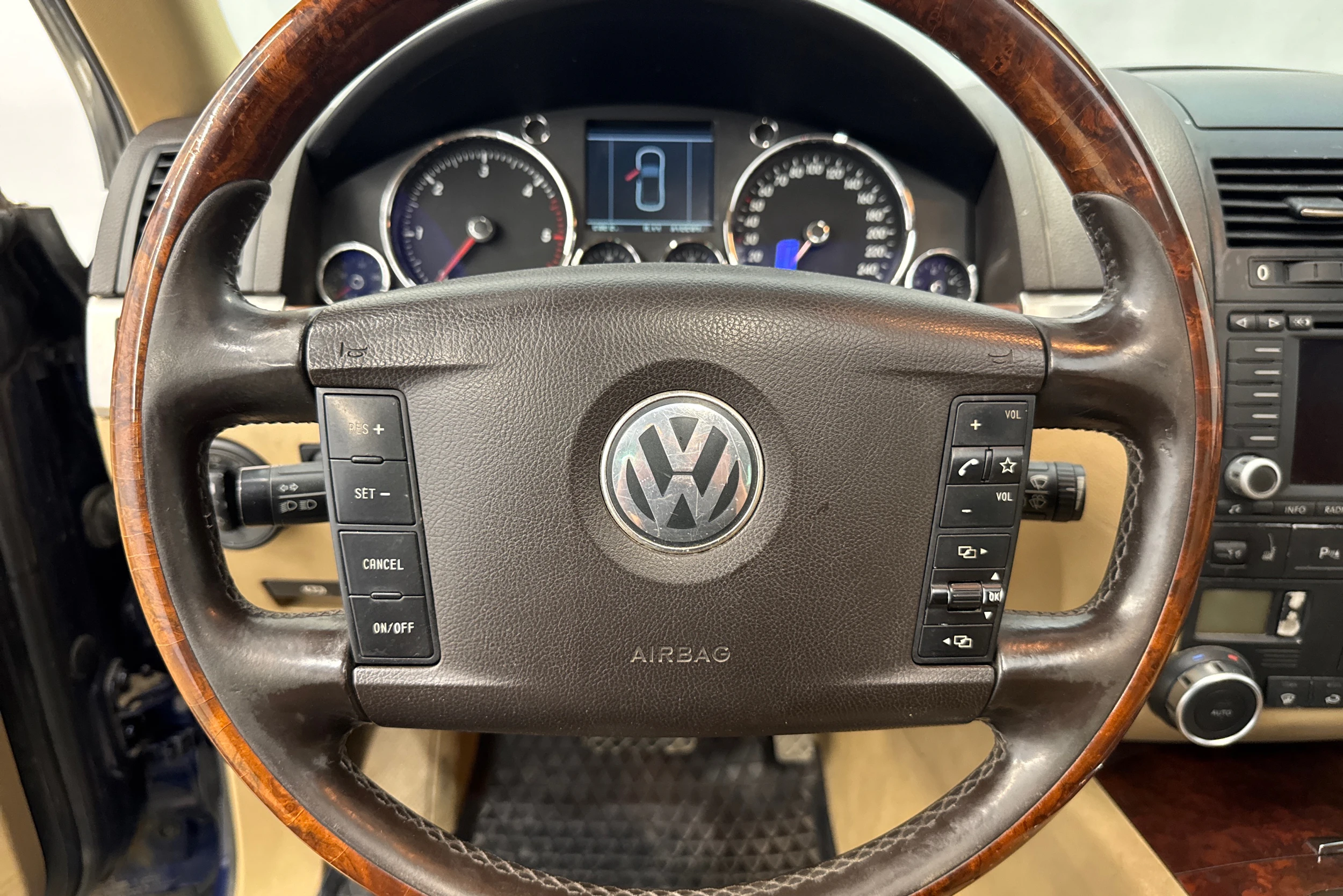 sininen Volkswagen Touareg 2005 kuva 15.