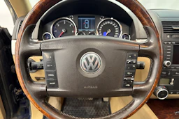 sininen Volkswagen Touareg 2005 kuva 15.