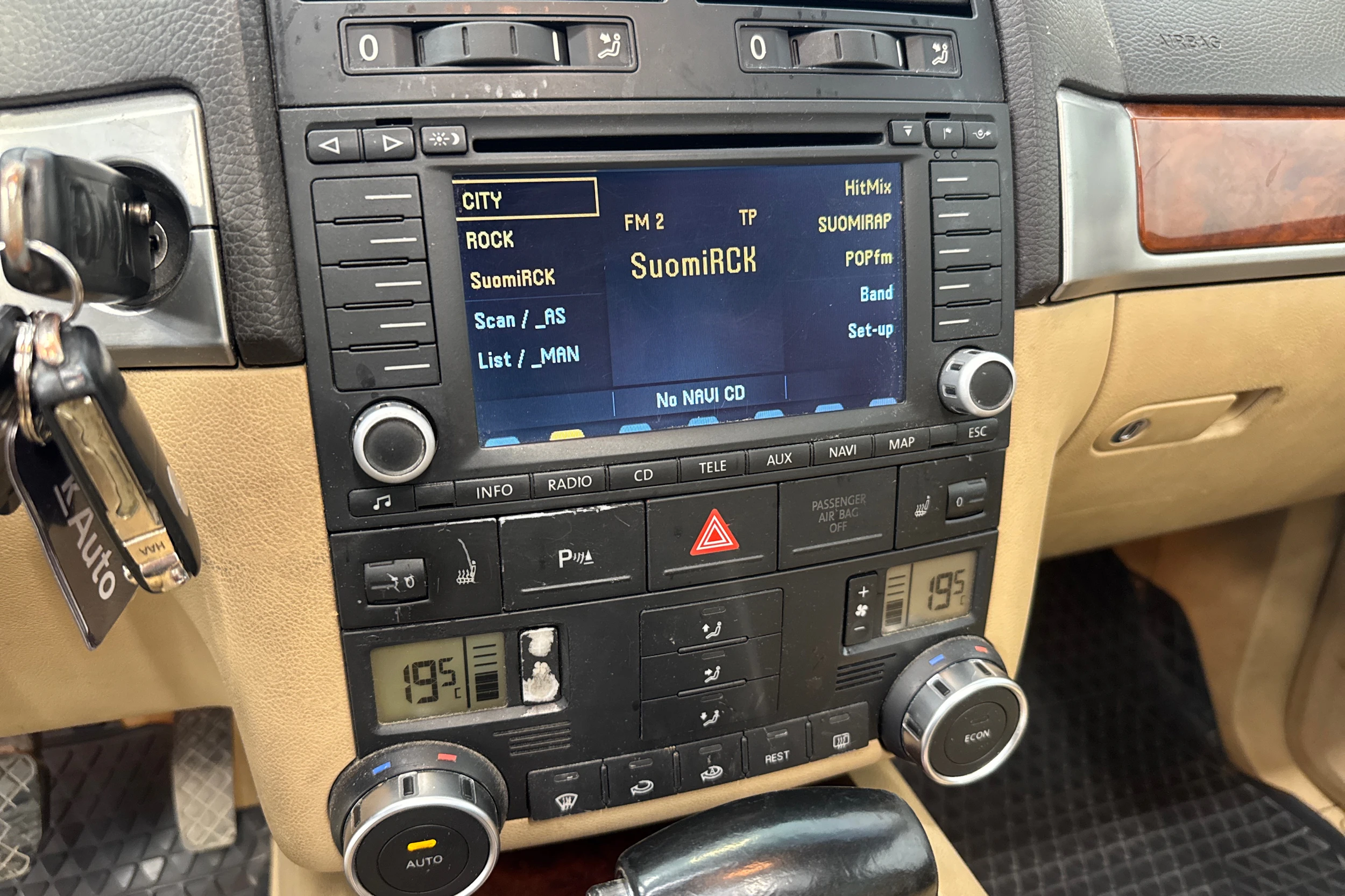 sininen Volkswagen Touareg 2005 kuva 17.