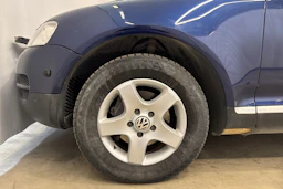 sininen Volkswagen Touareg 2005 kuva 25.