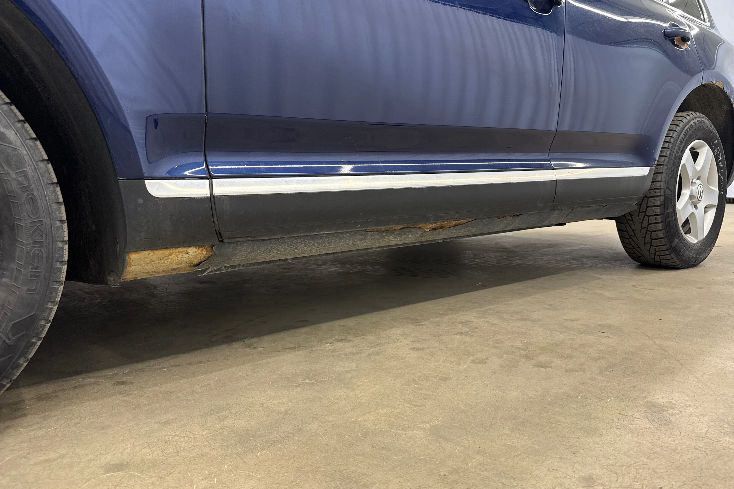 sininen Volkswagen Touareg 2005 kuva 26.