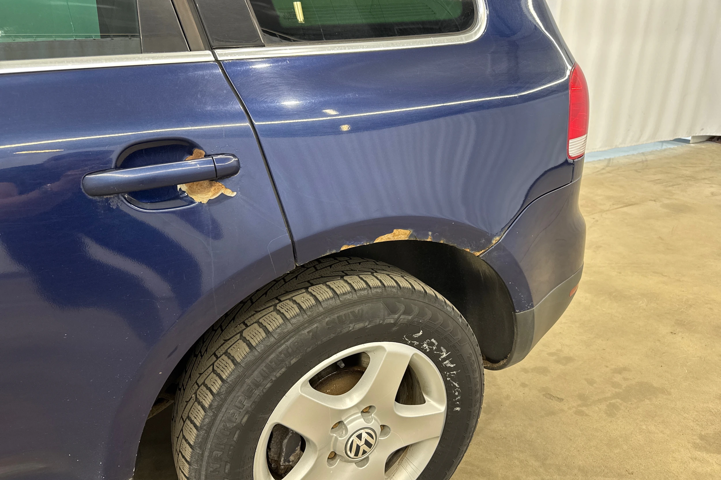 sininen Volkswagen Touareg 2005 kuva 27.