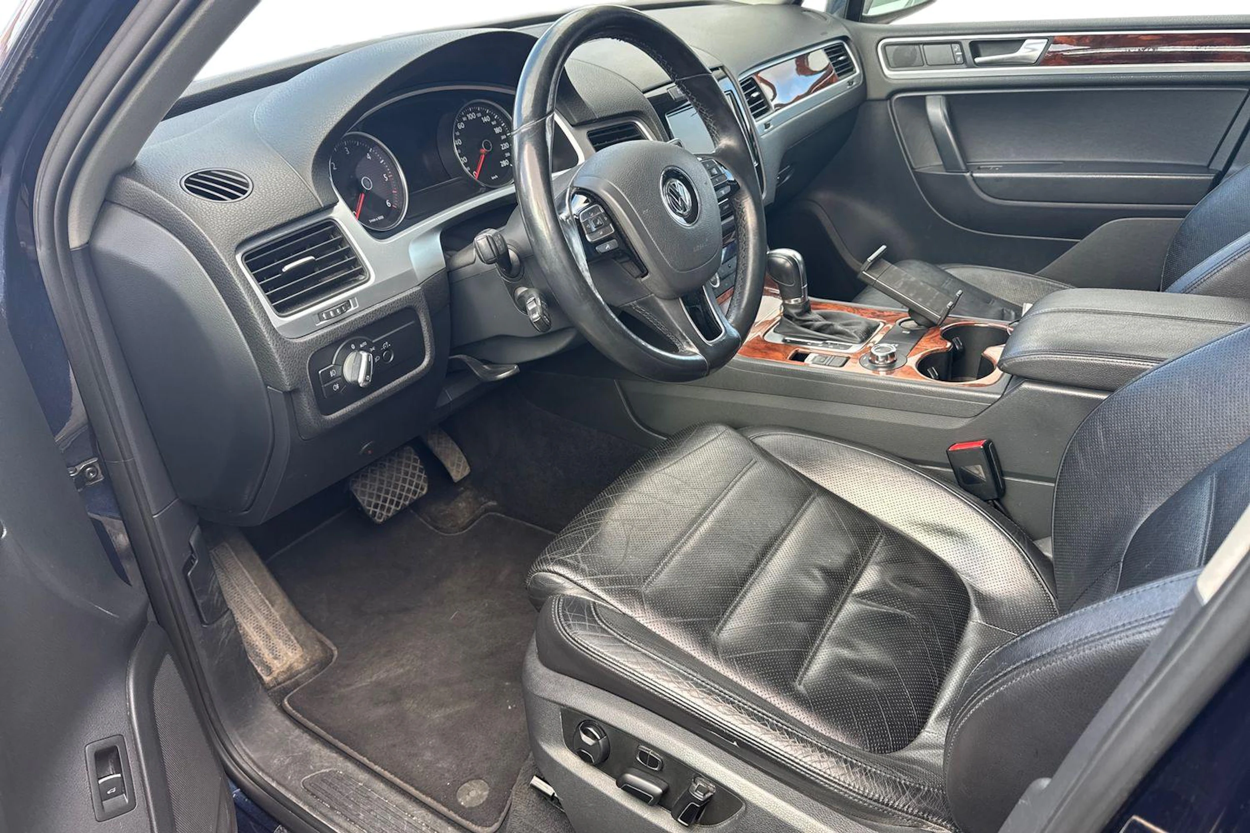 sininen Volkswagen Touareg 2011 kuva 3.