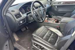 sininen Volkswagen Touareg 2011 kuva 3.