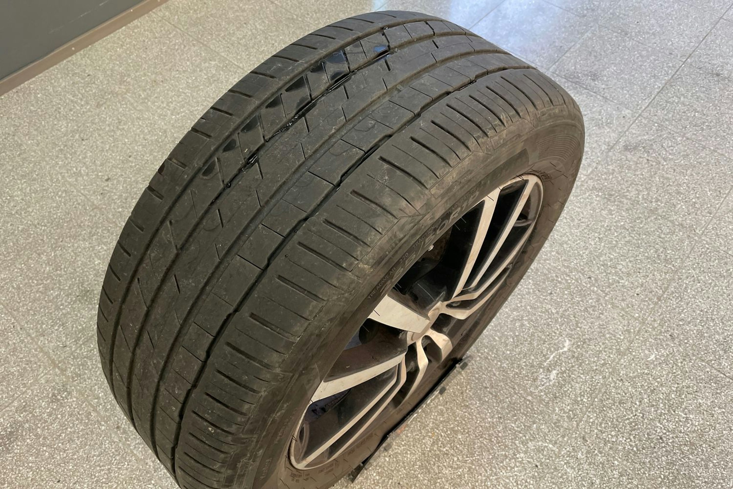 Musta Volkswagen TOUAREG 2011 kuva 12.