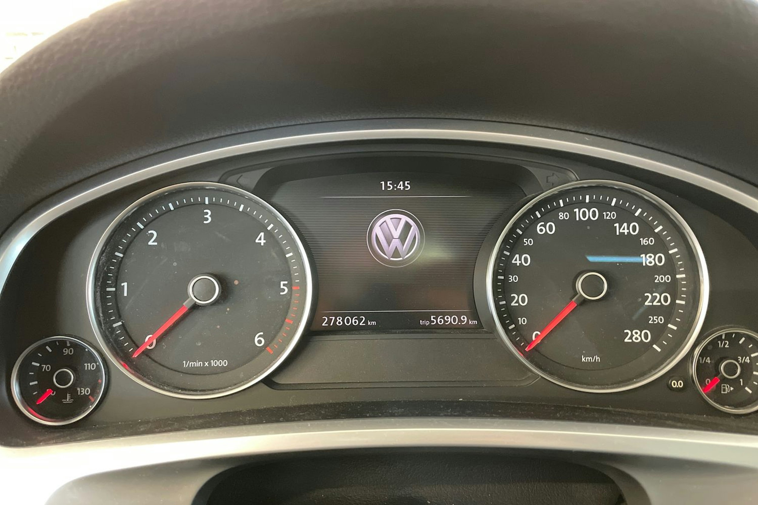 Musta Volkswagen TOUAREG 2011 kuva 13.