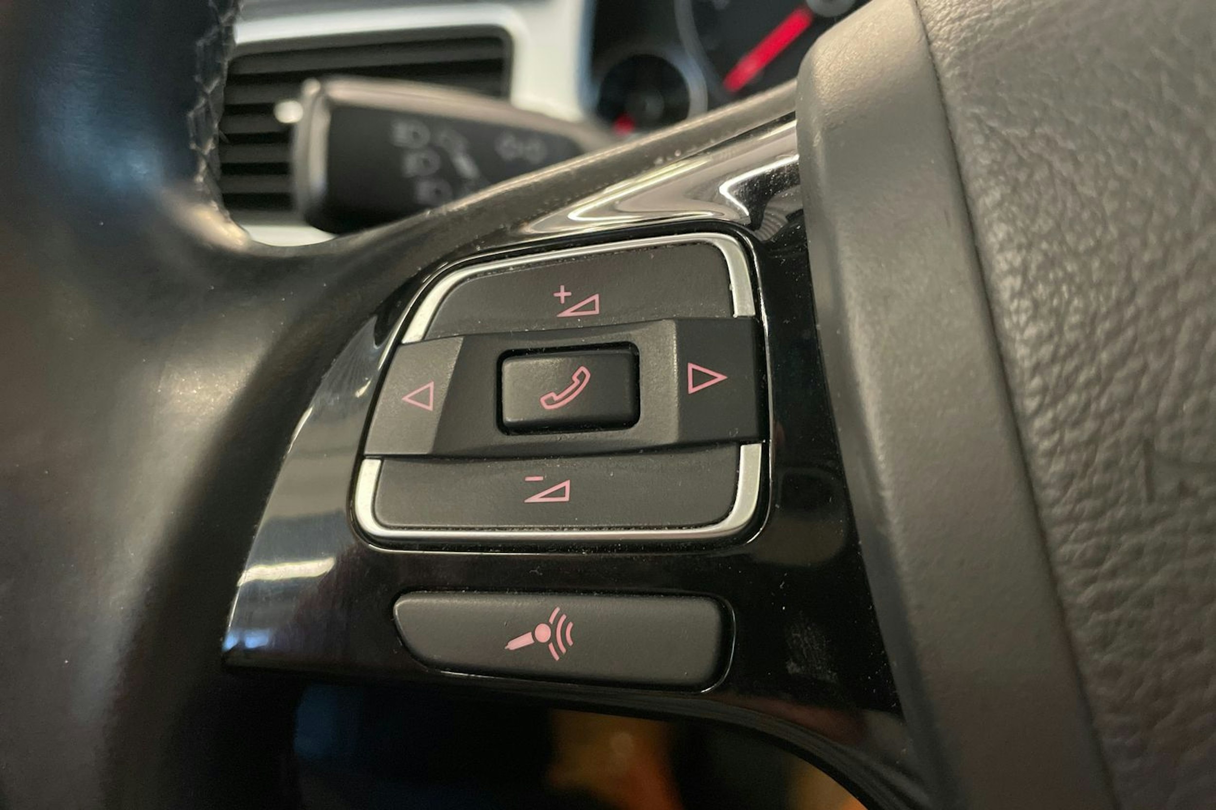 Musta Volkswagen TOUAREG 2011 kuva 14.