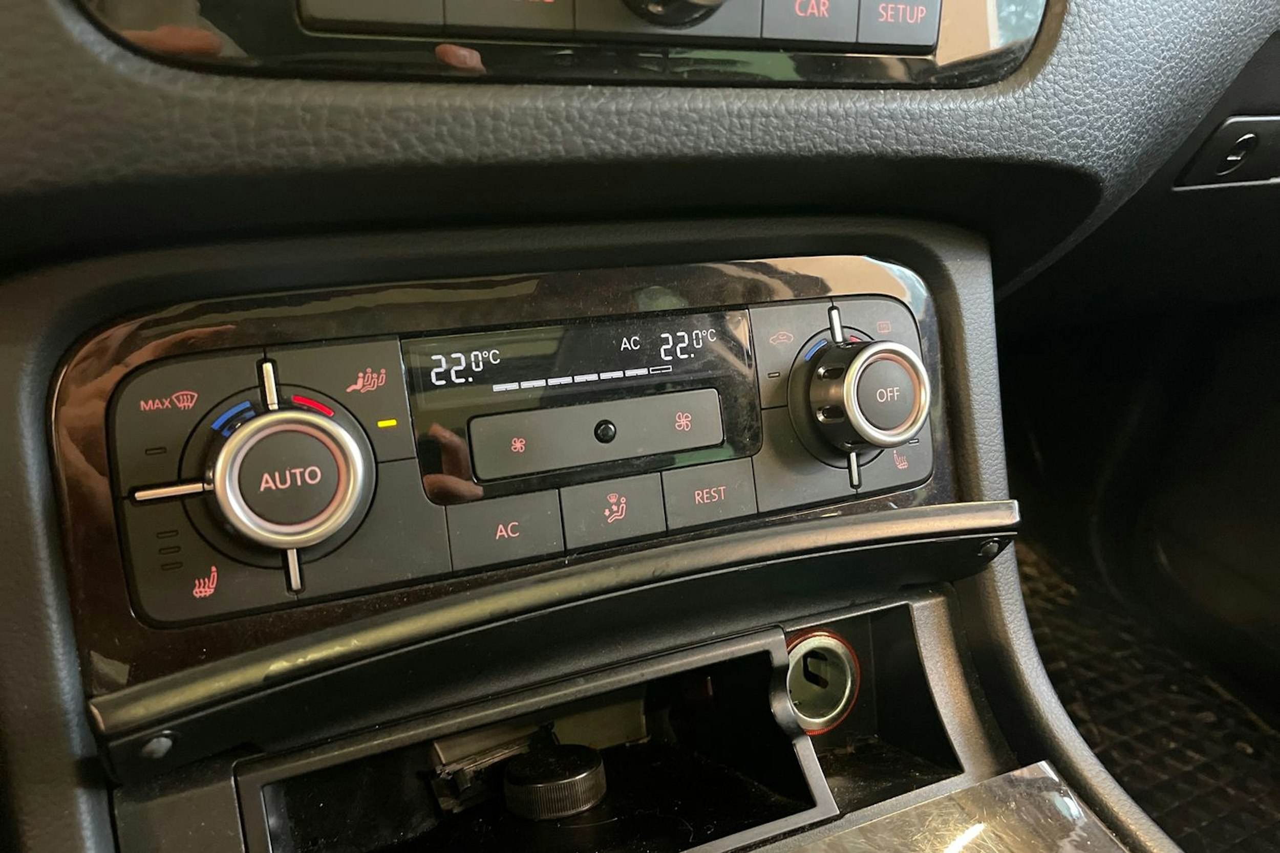 Musta Volkswagen TOUAREG 2011 kuva 21.