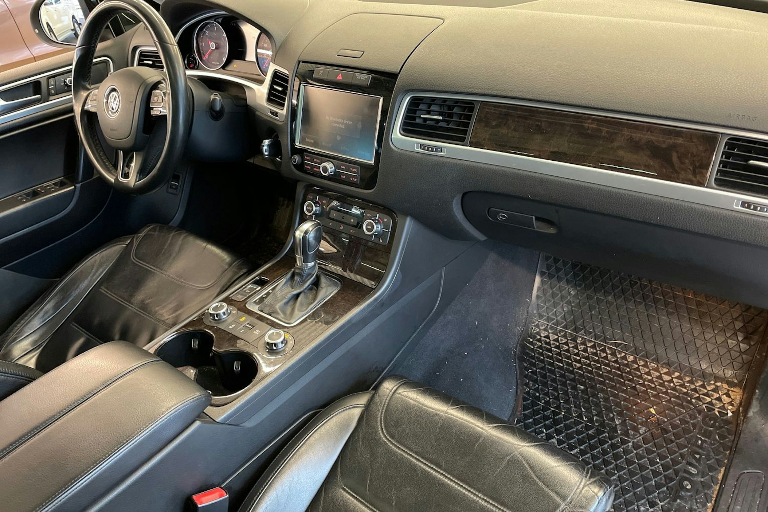 Musta Volkswagen TOUAREG 2011 kuva 22.