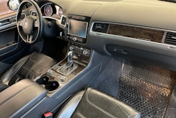 Musta Volkswagen TOUAREG 2011 kuva 22.