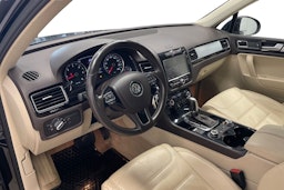 Musta Volkswagen TOUAREG 2012 kuva 6.